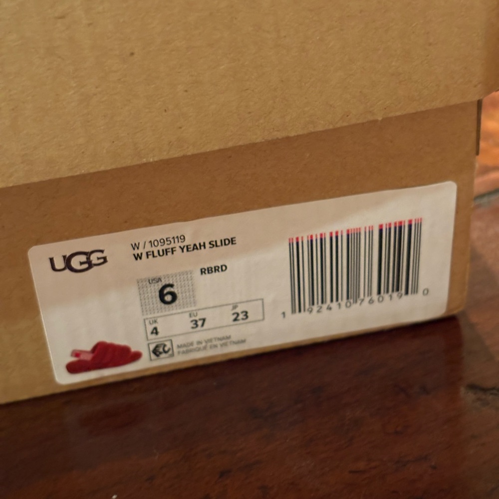 UGG Red Fluff Yeah Slide - Picture 4 of 5